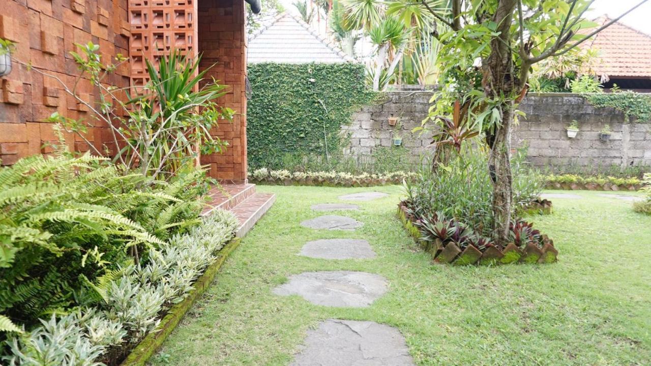 Louto Dmell Guesthouse Sanur Exterior foto